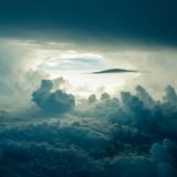 【フリーBGM】厚い雲に覆われた少し顔を出す太陽/シリアス感のあるオーケストラ